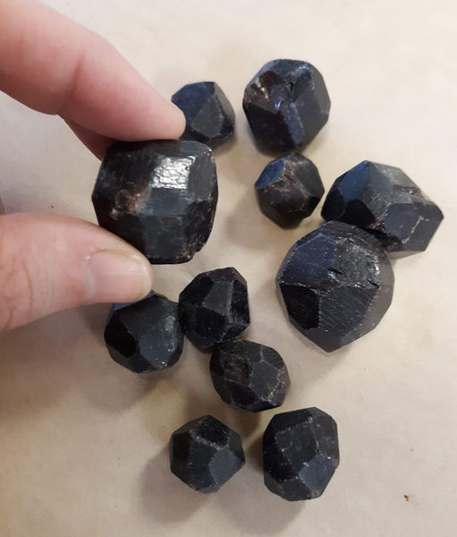 Garnet Crystals (Faceted) – Gary's Rock Shop