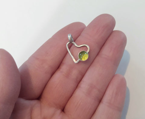 Pendant, Heart silhouette with Peridot